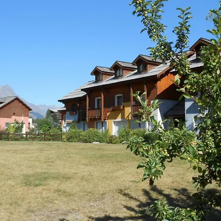 Les Chalets Du Jardin Alpin La Salle-les-Alpes Exterior photo